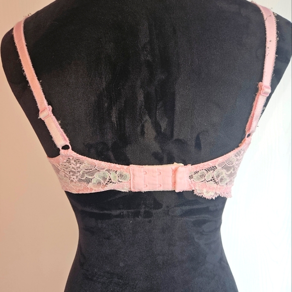 Victoria Secret Bra - Picture 2 of 4